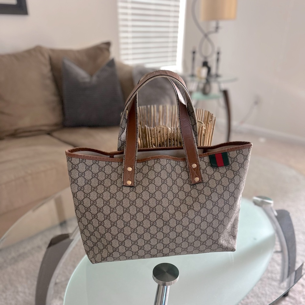 Gucci GG Supreme Medium Tote